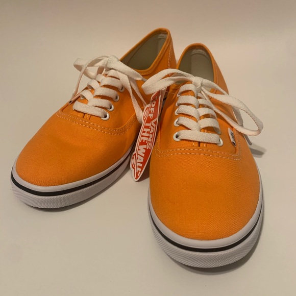 Vans Shoes - NWT Vans Authentic Lo Pro Sneakers